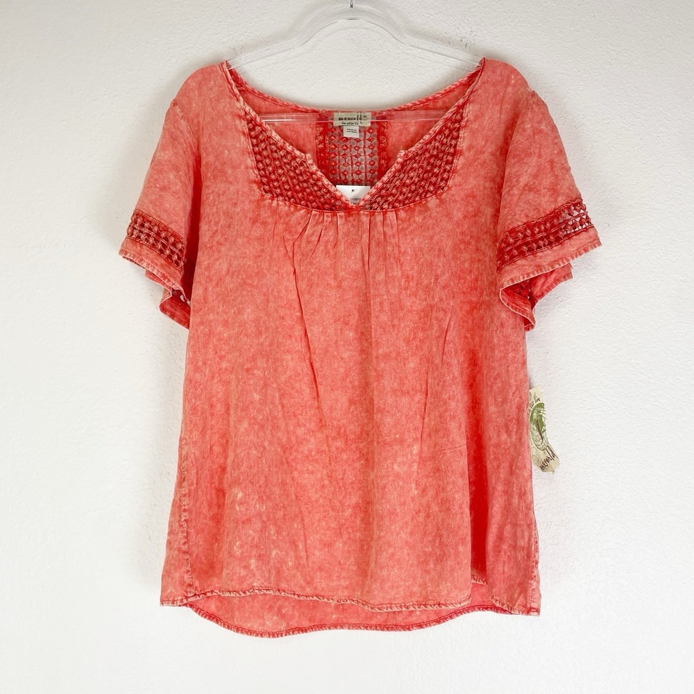NWT One World Top Womens Medium Coral Boho Crochet Flutter Sleeve V-neck New